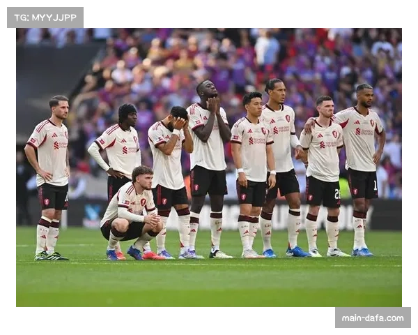 弗林蓬伤停六周，利物浦右后卫位置面临挑战